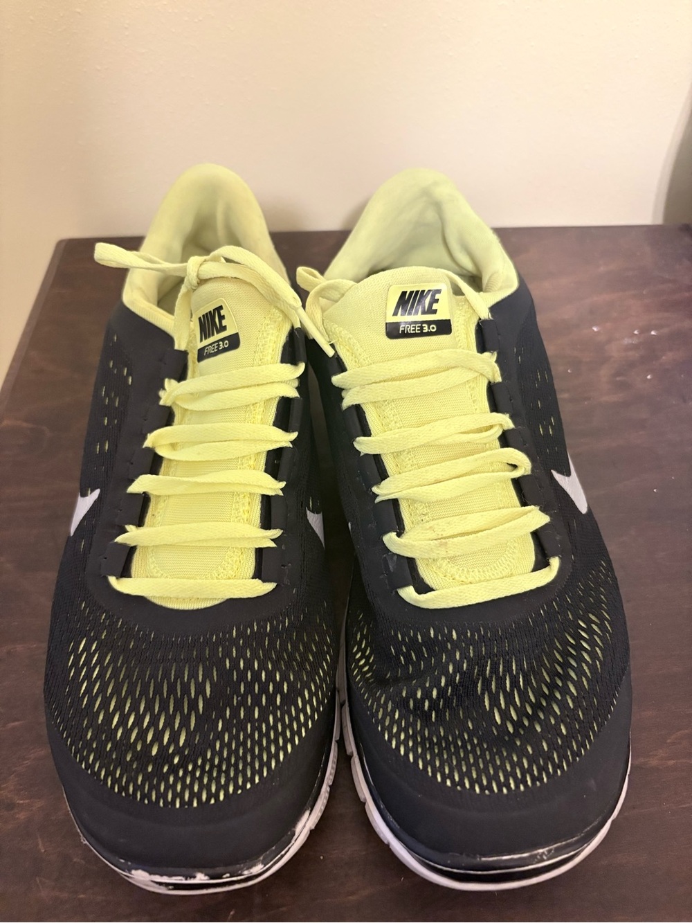 Nike Men's Athletic Running Shoes - Black & Neon Yellow